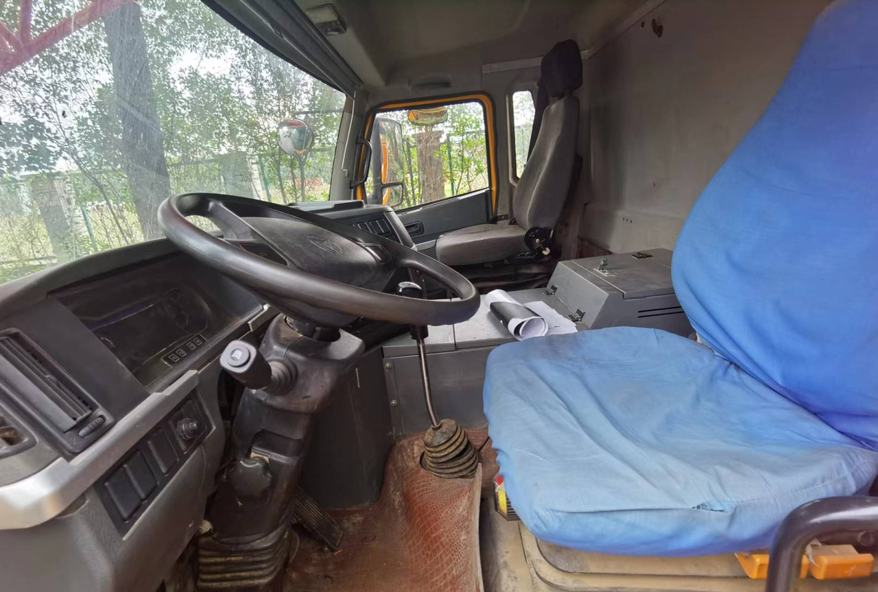 SANY STC800 - Мобилен кран: слика 4 SANY STC800 - Мобилен кран: слика 4