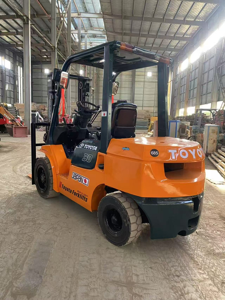 TOYOTA FD30 - Дизел вилушкар: слика 2 TOYOTA FD30 - Дизел вилушкар: слика 2