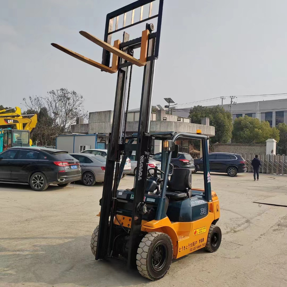 TOYOTA FD30 - Дизел вилушкар: слика 1 TOYOTA FD30 - Дизел вилушкар: слика 1