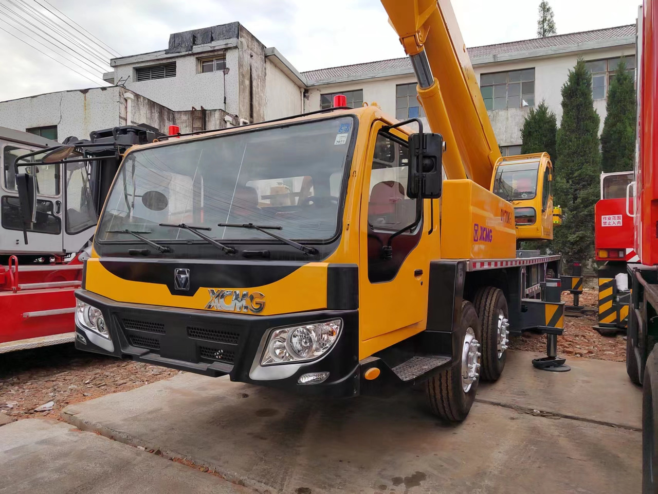 XCMG QY70K good condition QY25K QY50K QY100K QY130K China brand mobile crane - Мобилен кран: слика 1 XCMG QY70K good condition QY25K QY50K QY100K QY130K China brand mobile crane - Мобилен кран: слика 1