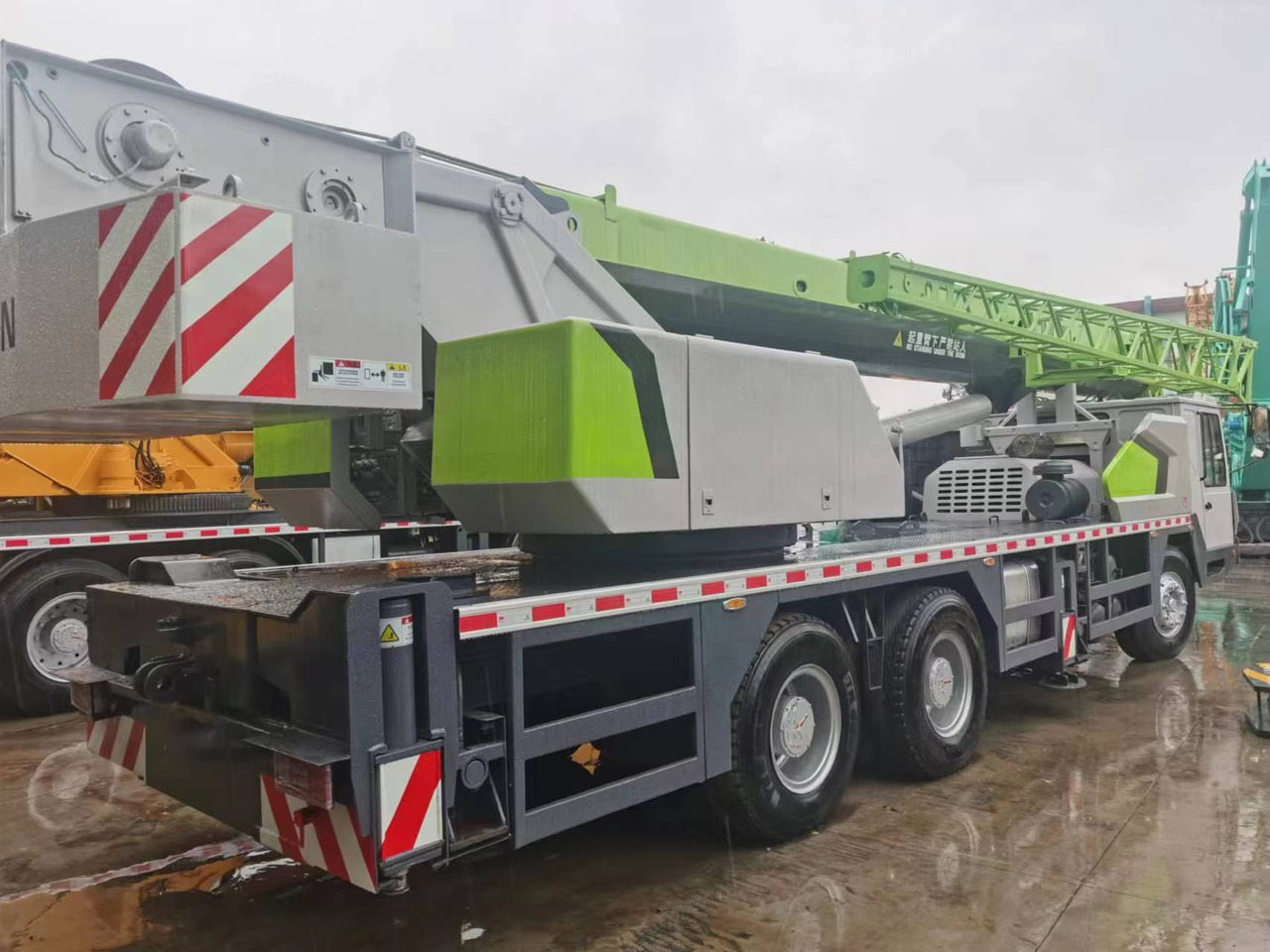 ZOOMLION ZTC251V - Мобилен кран: слика 2 ZOOMLION ZTC251V - Мобилен кран: слика 2