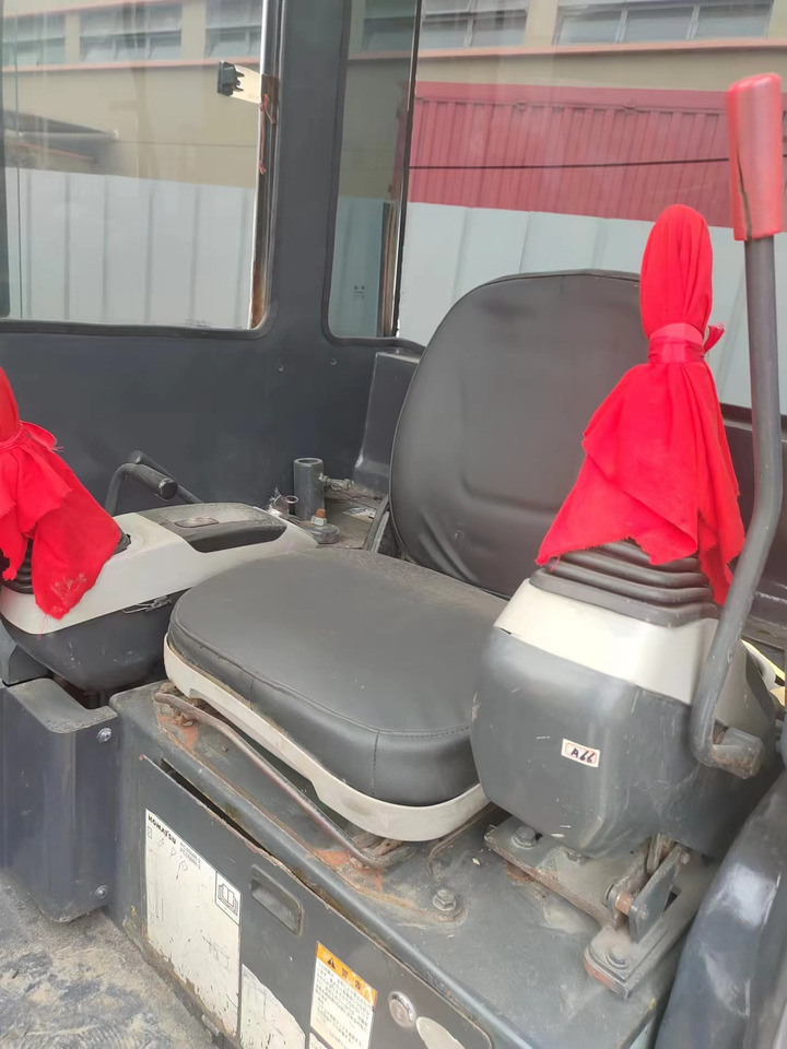 Komatsu pc40 - Мини багер: слика 5 Komatsu pc40 - Мини багер: слика 5