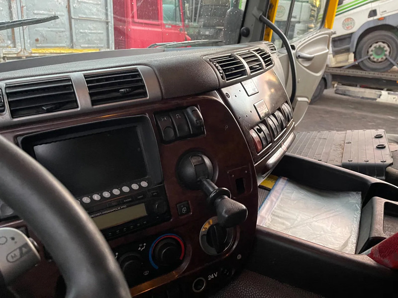 Камион влекач DAF CF 85.410 Tractor unit: слика 11