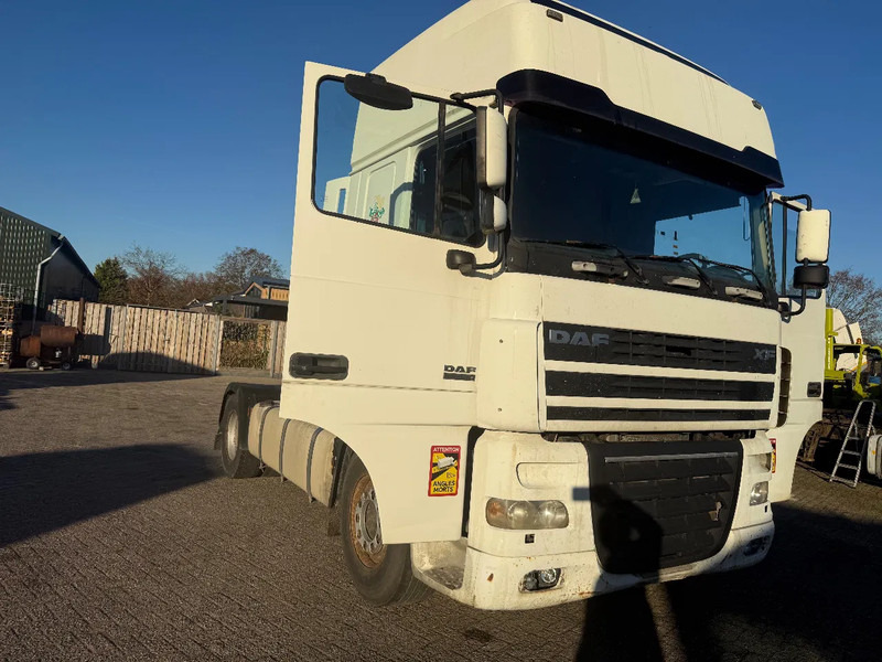 DAF XF 95.430 Tractor Unit - Камион влекач: слика 1 DAF XF 95.430 Tractor Unit - Камион влекач: слика 1