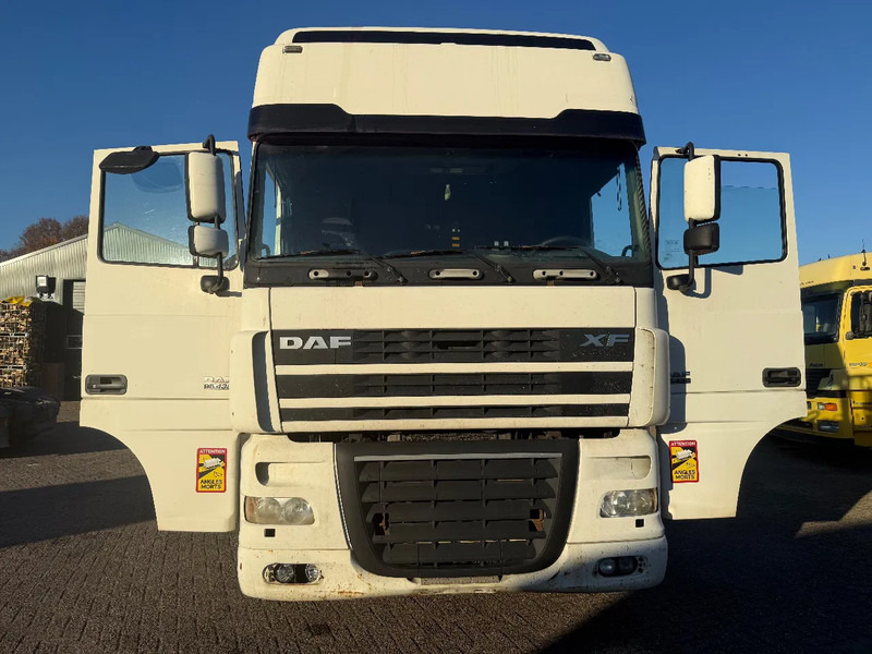DAF XF 95.430 Tractor Unit - Камион влекач: слика 2 DAF XF 95.430 Tractor Unit - Камион влекач: слика 2