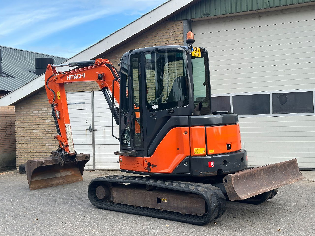 Hitachi ZX52U-3 CLR - Мини багер: слика 2 Hitachi ZX52U-3 CLR - Мини багер: слика 2