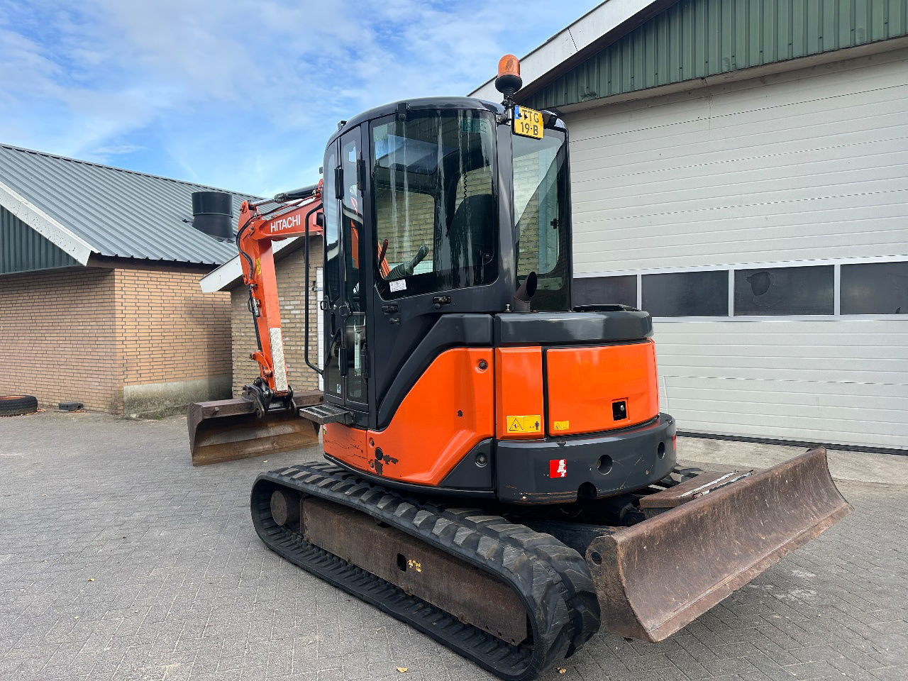 Hitachi ZX52U-3 CLR - Мини багер: слика 3 Hitachi ZX52U-3 CLR - Мини багер: слика 3