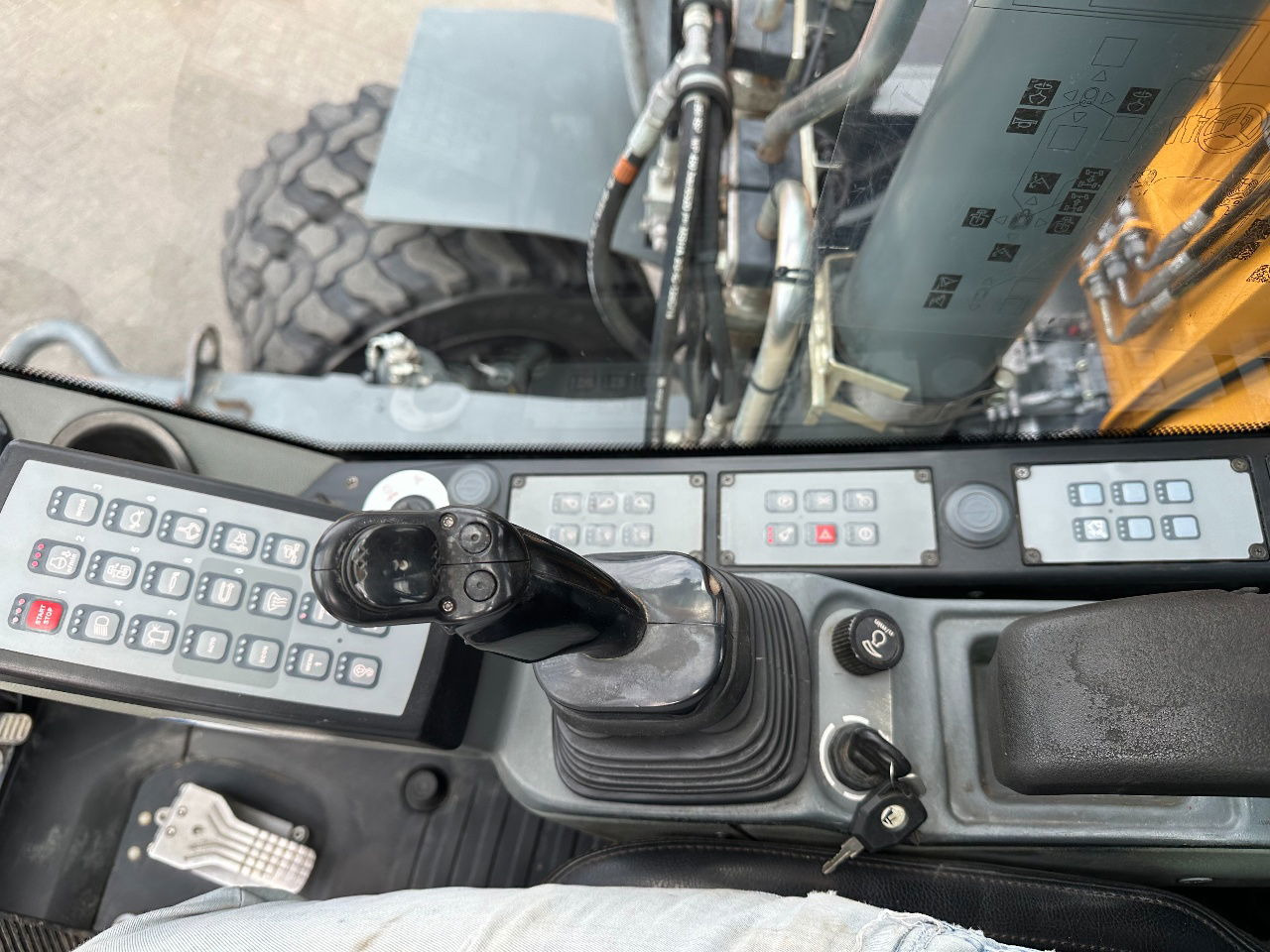 Багер на тркала Liebherr A914: слика 10