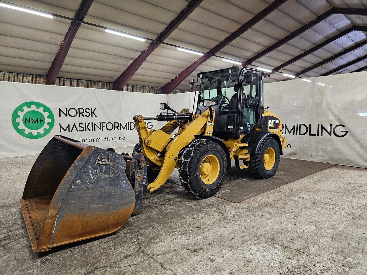 Cat 908M - Натоварувач на тркала: слика 1 Cat 908M - Натоварувач на тркала: слика 1