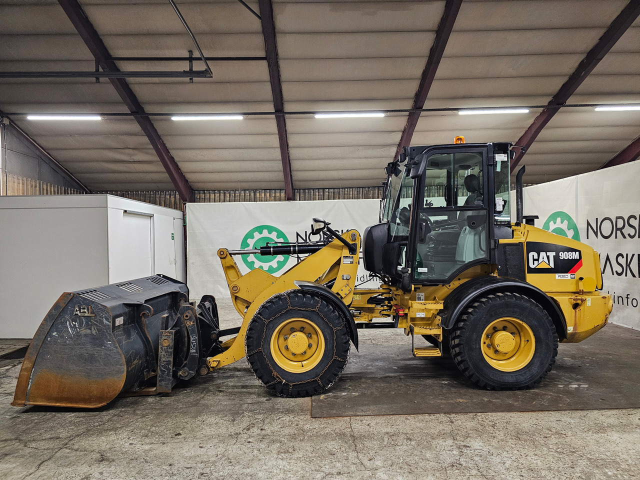 Cat 908M - Натоварувач на тркала: слика 2 Cat 908M - Натоварувач на тркала: слика 2