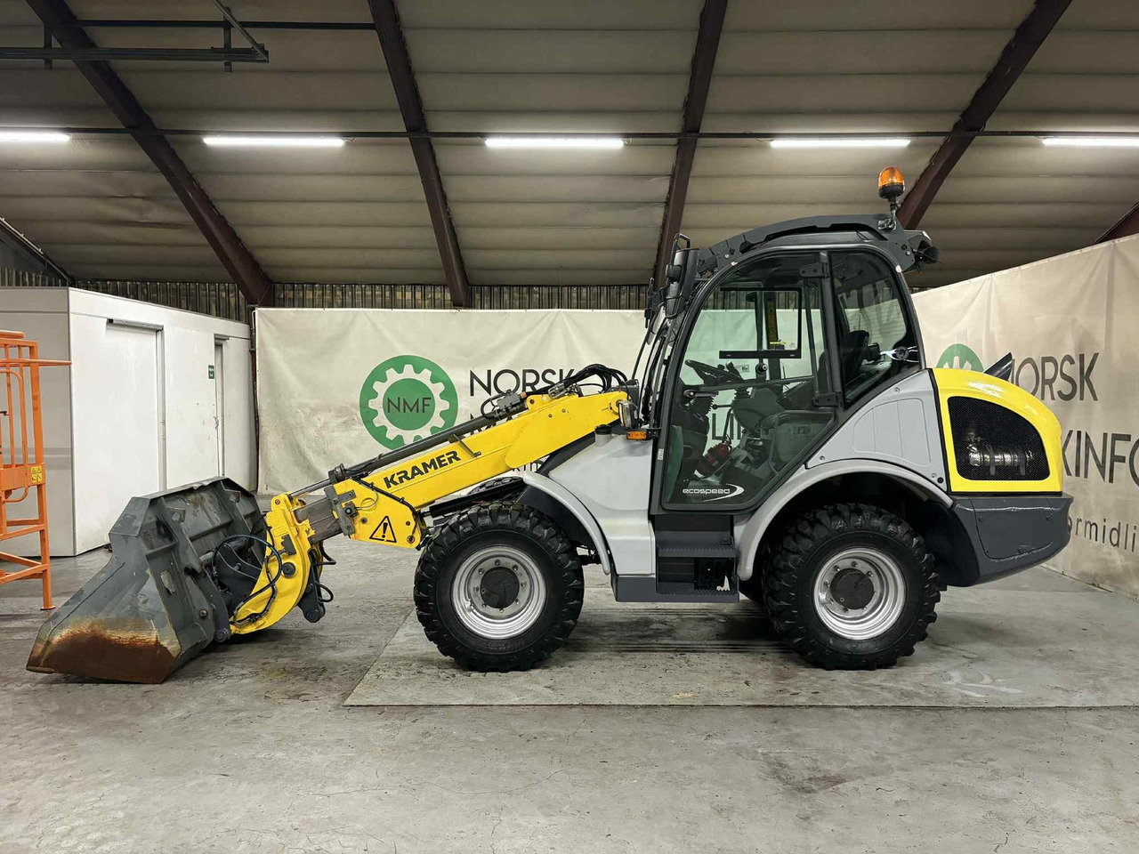KramerAllrad 8085T #Traktor, Mannskapskurv og Skuffe - Натоварувач на тркала: слика 3 KramerAllrad 8085T #Traktor, Mannskapskurv og Skuffe - Натоварувач на тркала: слика 3