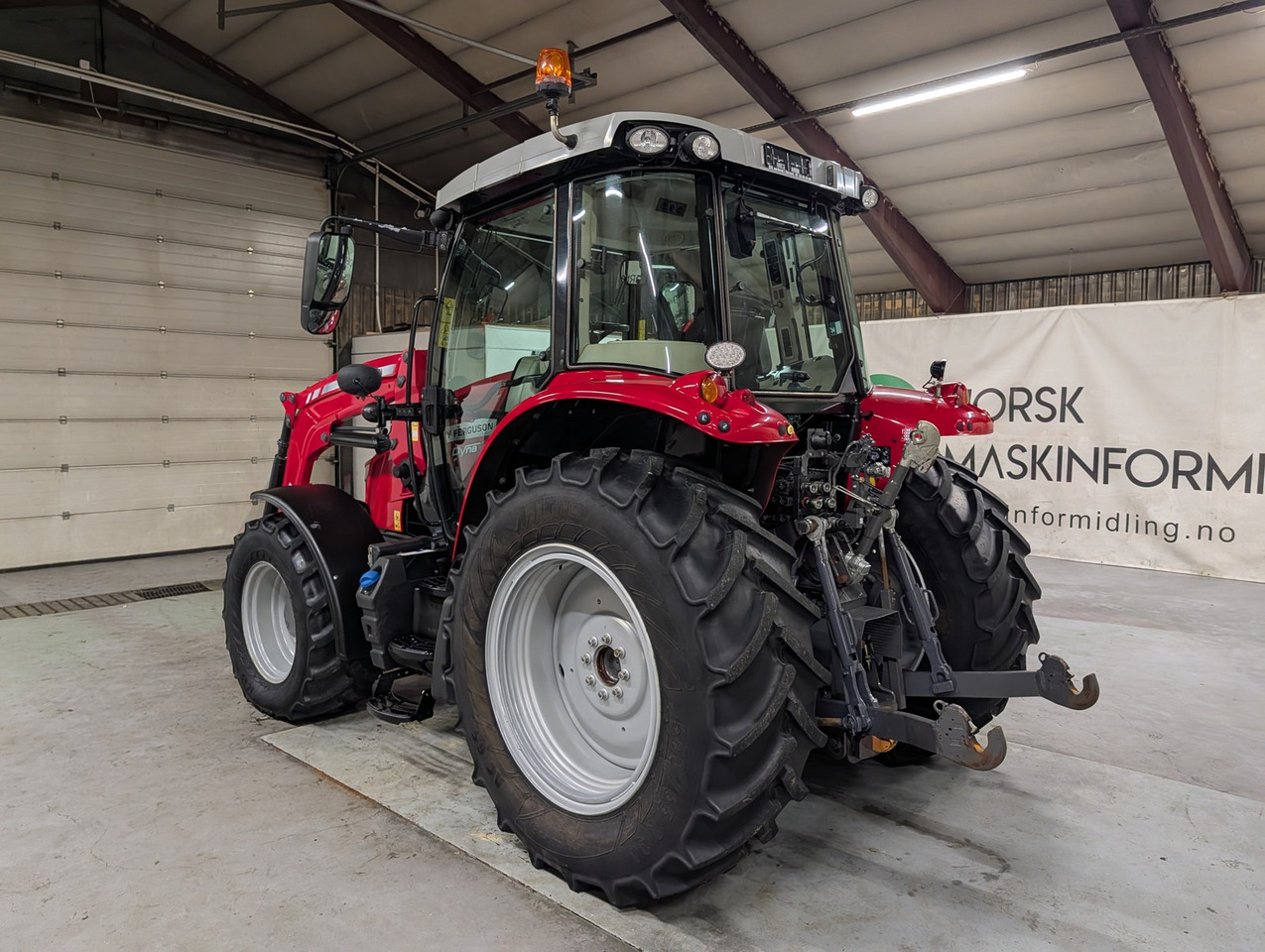Massey Ferguson 5712S - Трактор: слика 3 Massey Ferguson 5712S - Трактор: слика 3