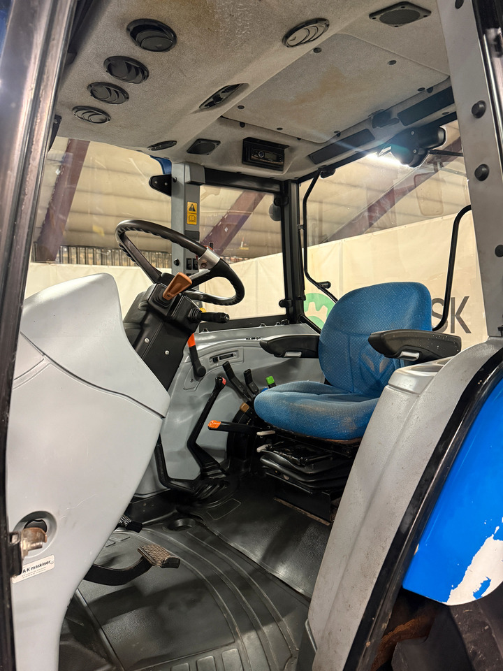 Трактор New Holland T5060: слика 12