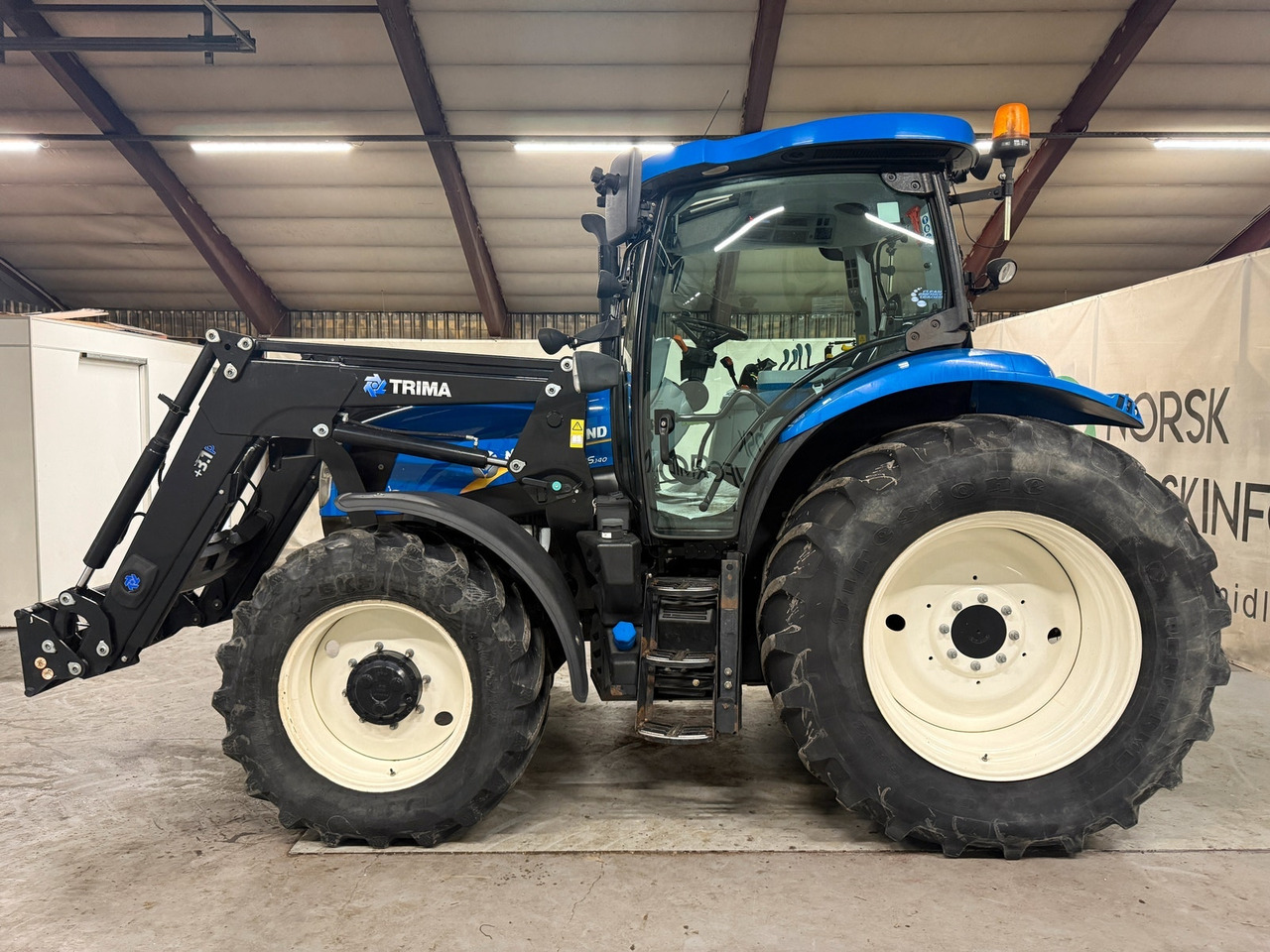 New Holland T6.140 EC - Трактор: слика 2 New Holland T6.140 EC - Трактор: слика 2