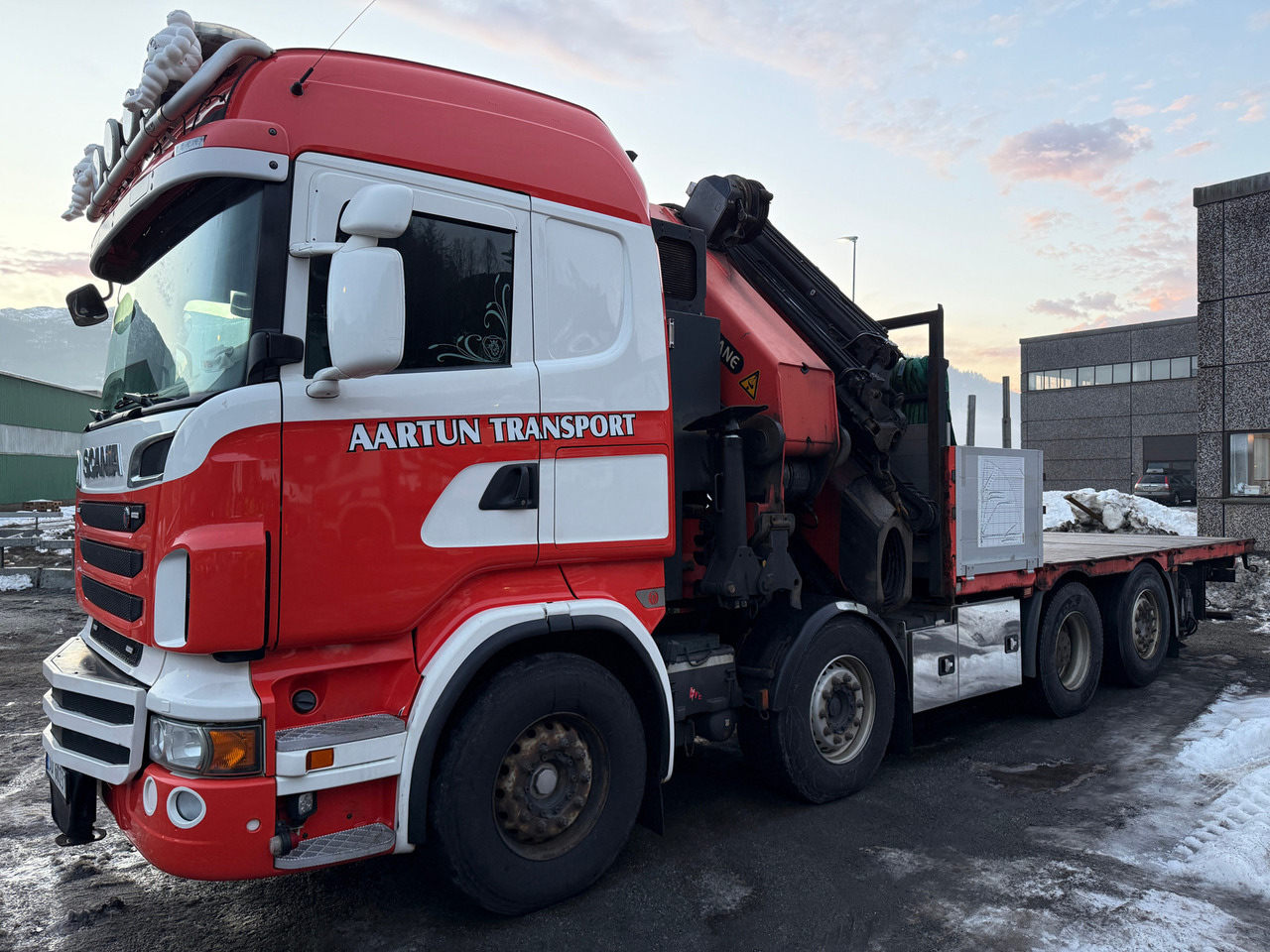 Scania R560 - Камион со кран, Камион со платформа: слика 2 Scania R560 - Камион со кран, Камион со платформа: слика 2