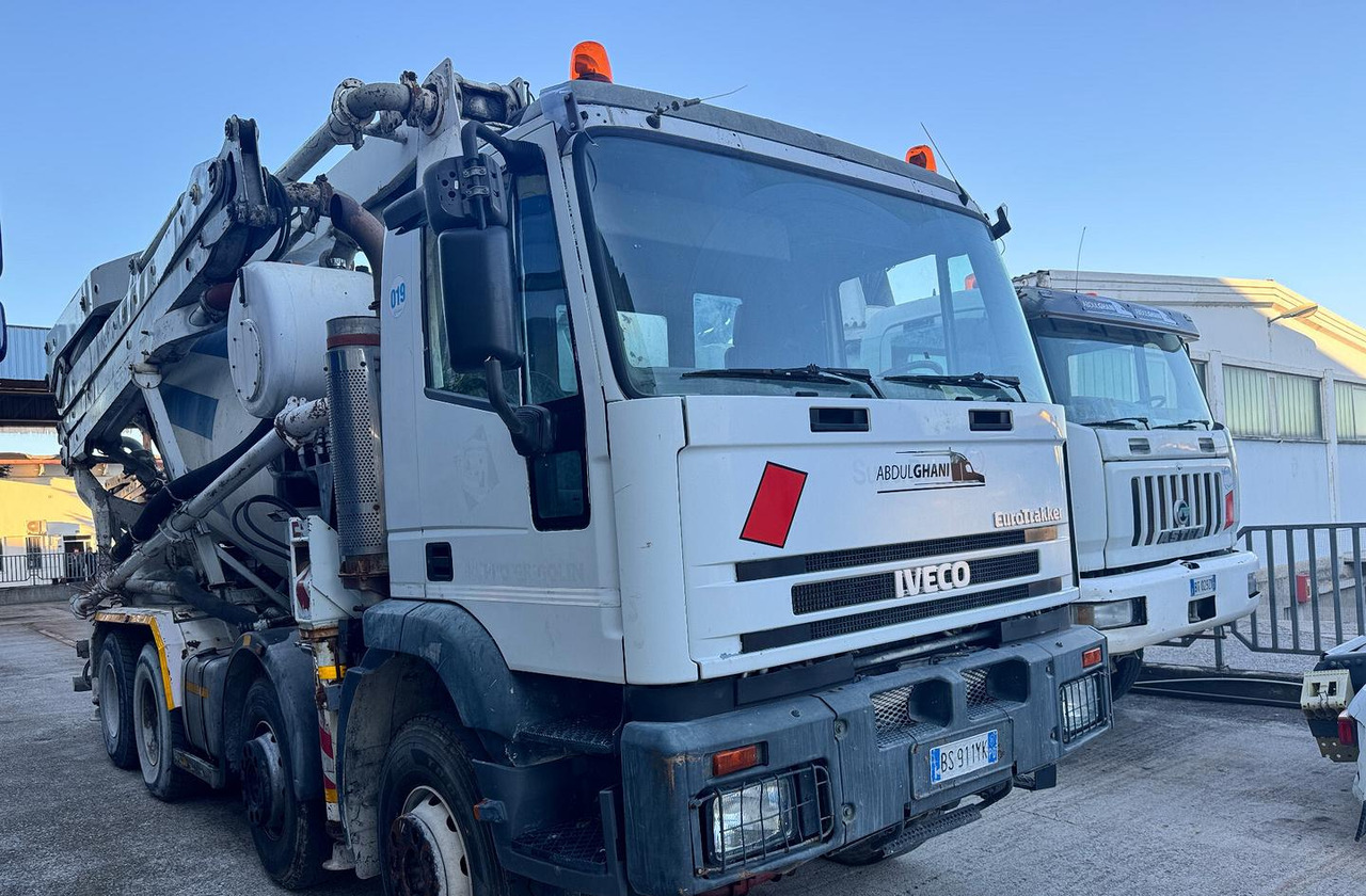 Betonpompa CIFA Iveco Trakker 410E44 - Миксер пумпа: слика 1 Betonpompa CIFA Iveco Trakker 410E44 - Миксер пумпа: слика 1