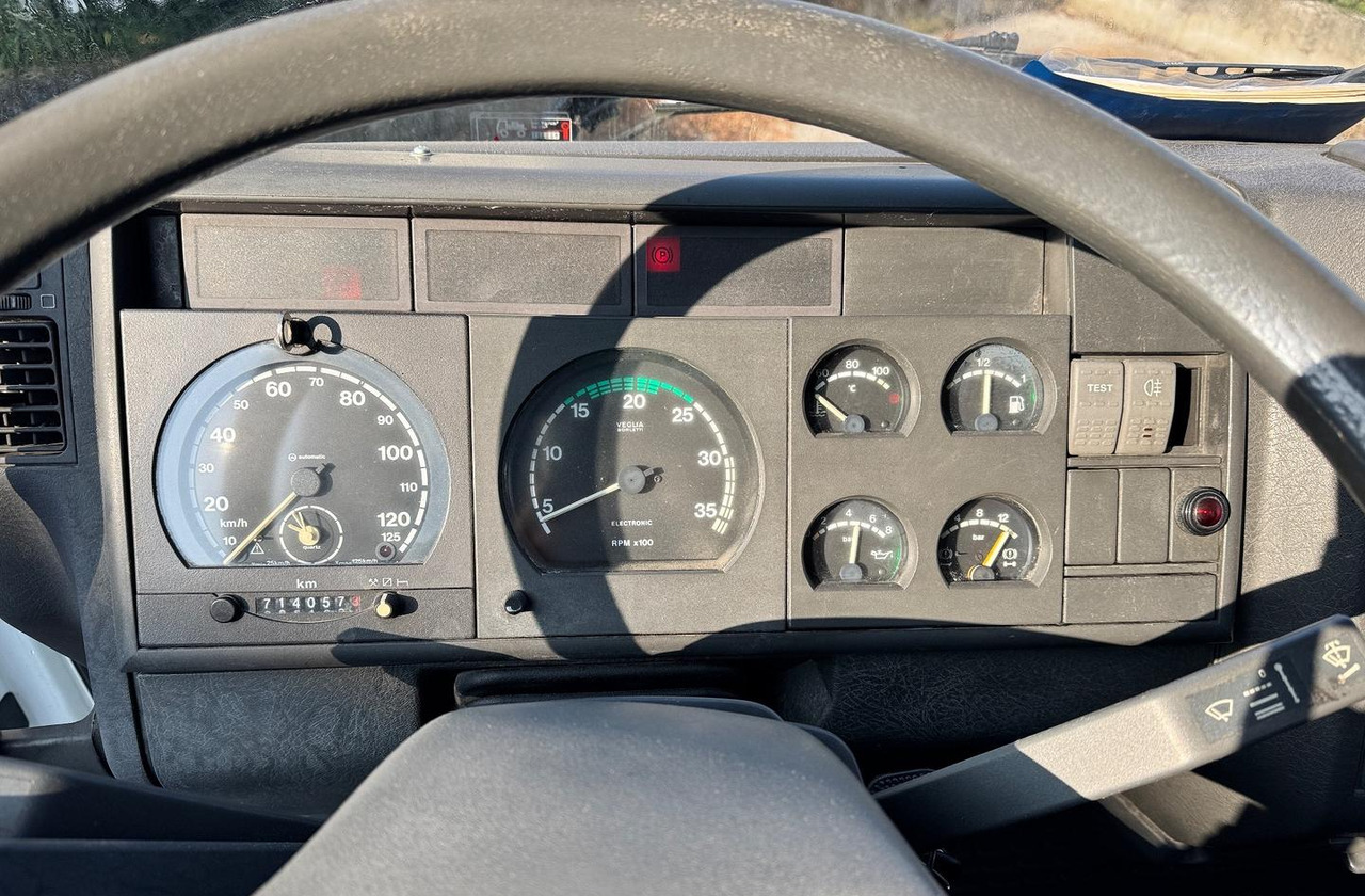 Iveco Eurocargo 150E23 con Gru HIAB - Камион со платформа, Камион со кран: слика 4 Iveco Eurocargo 150E23 con Gru HIAB - Камион со платформа, Камион со кран: слика 4