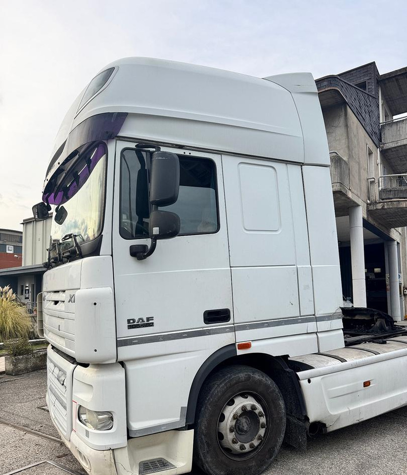 DAF XF 105.460 - 2010 - AUTOMATICO - Камион влекач: слика 2 DAF XF 105.460 - 2010 - AUTOMATICO - Камион влекач: слика 2