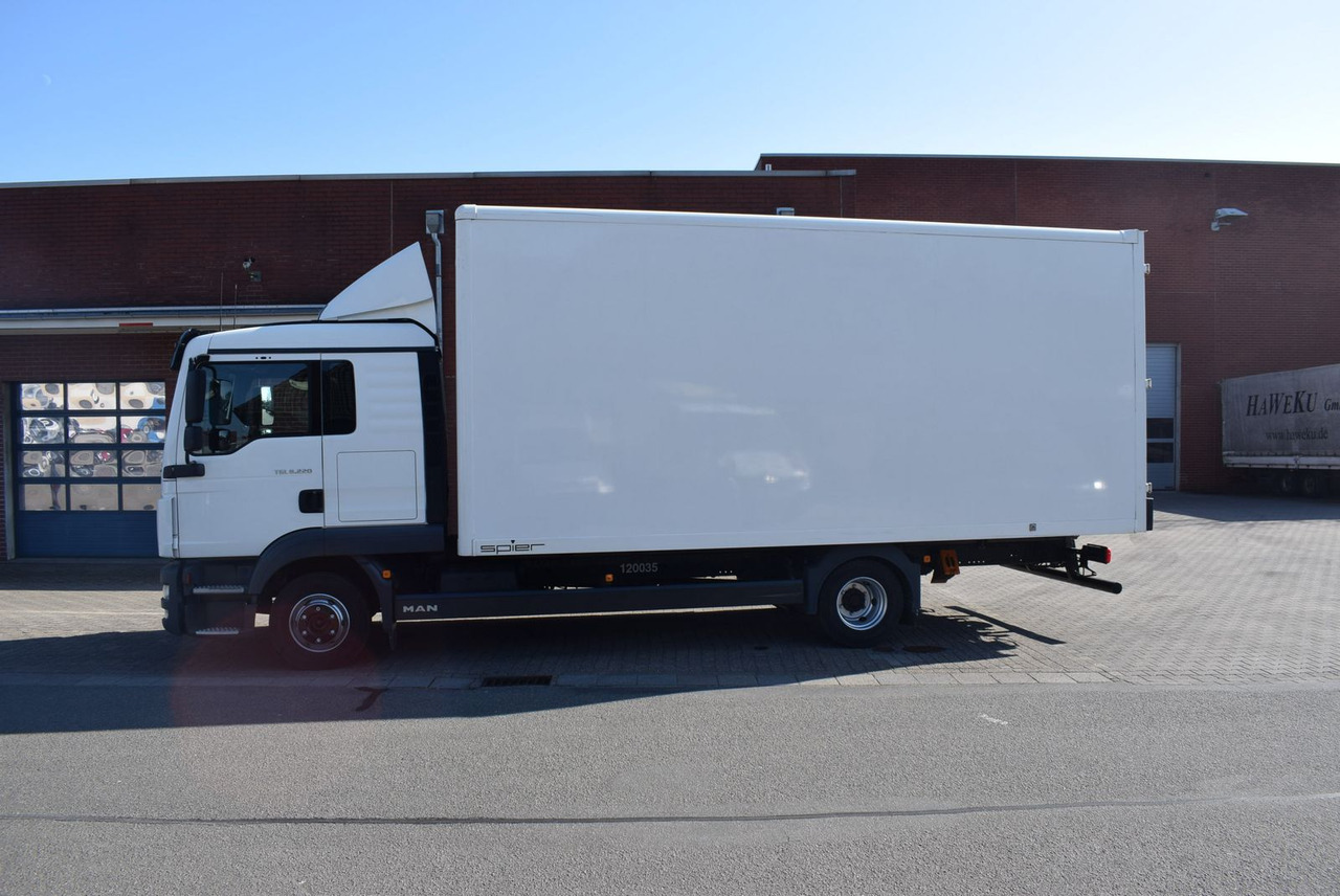 MAN TGL 8.220 Möbelkoffer 3-Sitzer Bett AHK Klima - Комбе фургон: слика 3 MAN TGL 8.220 Möbelkoffer 3-Sitzer Bett AHK Klima - Комбе фургон: слика 3