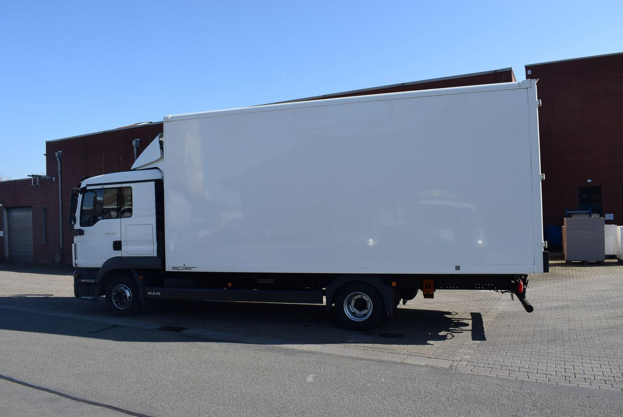 MAN TGL 8.220 Möbelkoffer 3-Sitzer Bett AHK Klima - Комбе фургон: слика 4 MAN TGL 8.220 Möbelkoffer 3-Sitzer Bett AHK Klima - Комбе фургон: слика 4