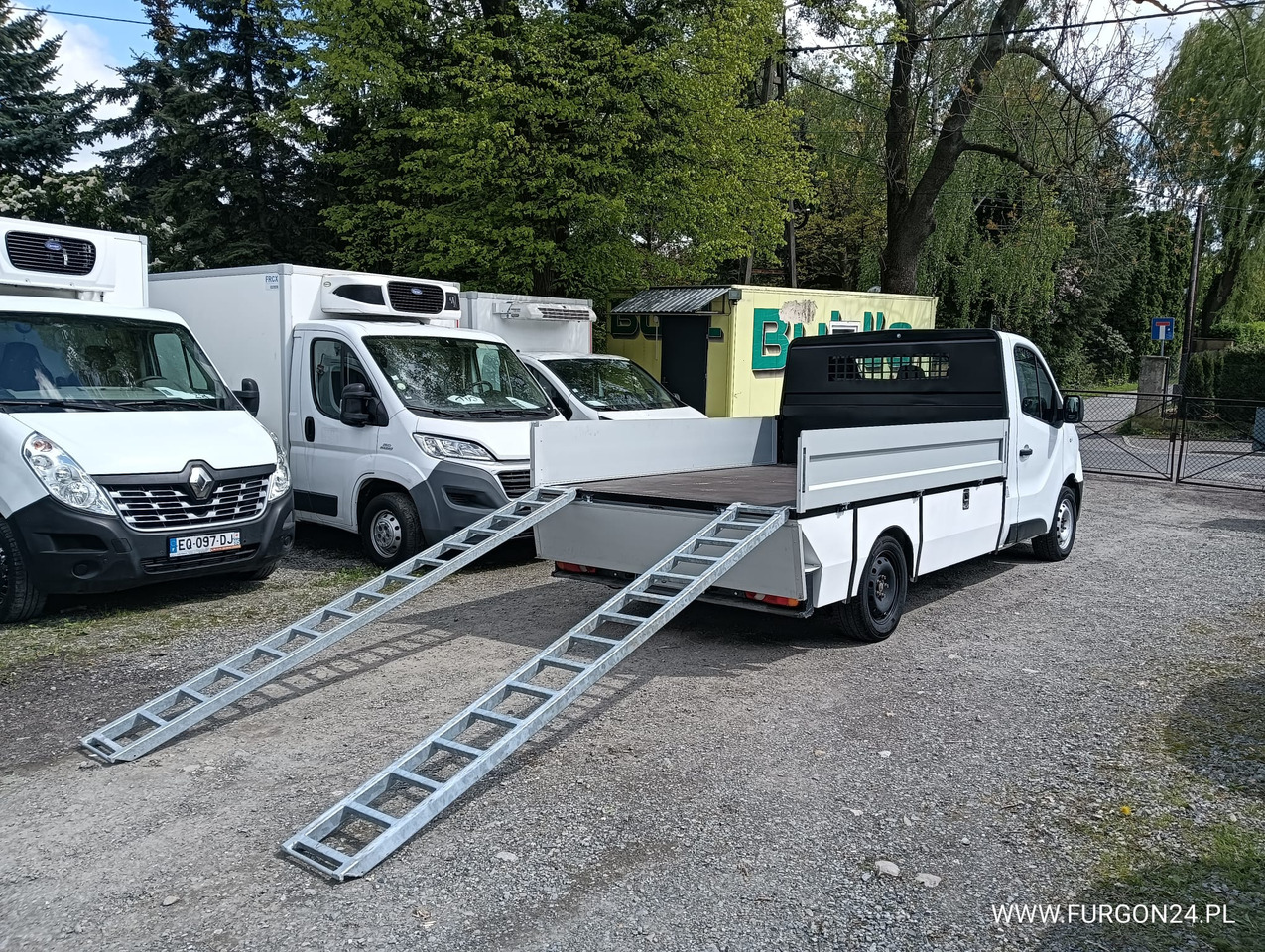RENAULT TRAFIC SKRZYNIA PAKA Z NAJAZDAMI I PÓŁKAMI NR 689 - Комбе со отворен сандак: слика 4 RENAULT TRAFIC SKRZYNIA PAKA Z NAJAZDAMI I PÓŁKAMI NR 689 - Комбе со отворен сандак: слика 4