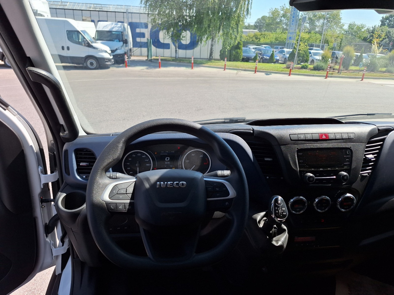 IVECO DAILY 72C18 A8 34m3 - Товарно комбе: слика 5 IVECO DAILY 72C18 A8 34m3 - Товарно комбе: слика 5
