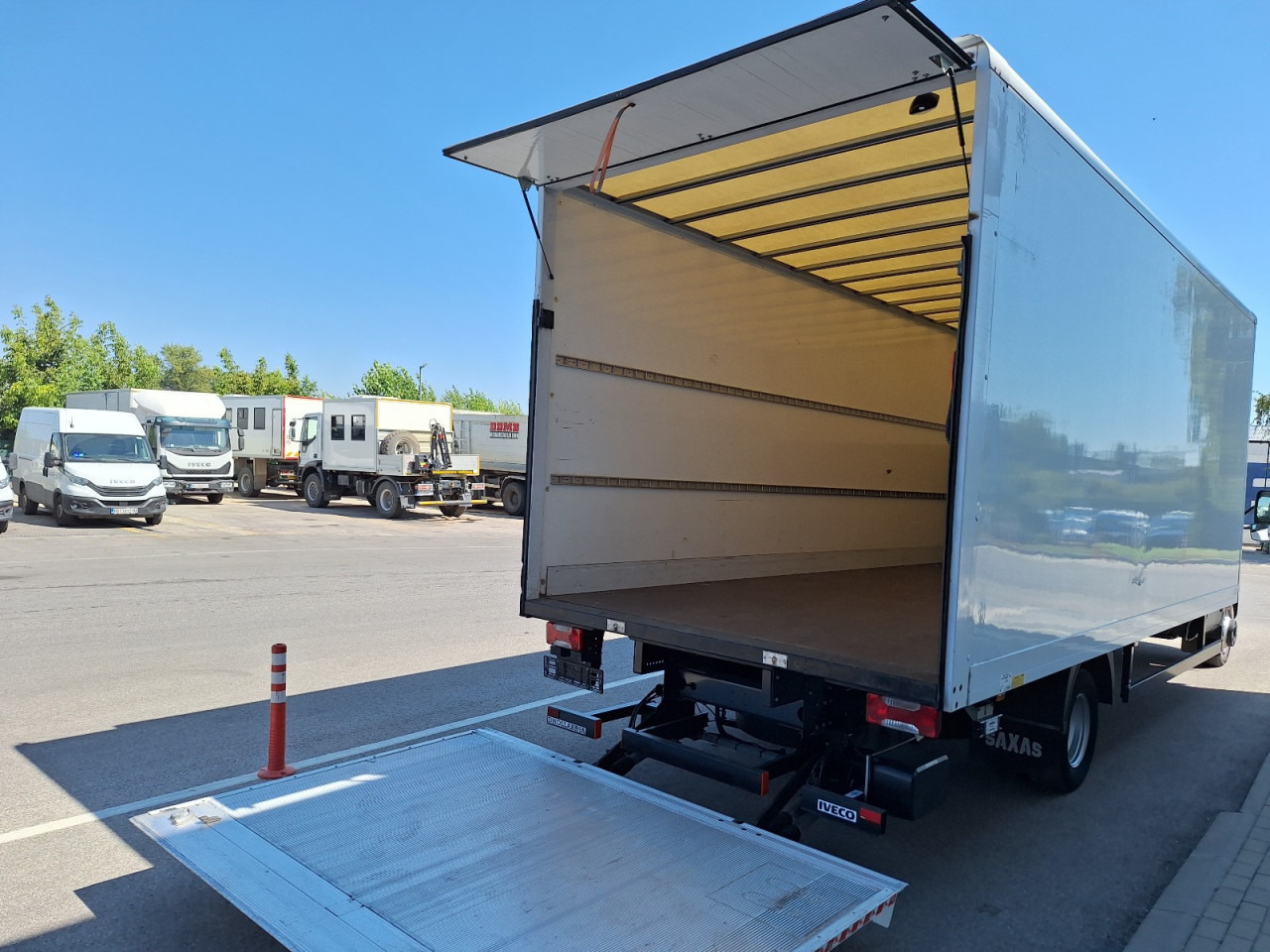 IVECO DAILY 72C18 A8 34m3 - Товарно комбе: слика 2 IVECO DAILY 72C18 A8 34m3 - Товарно комбе: слика 2