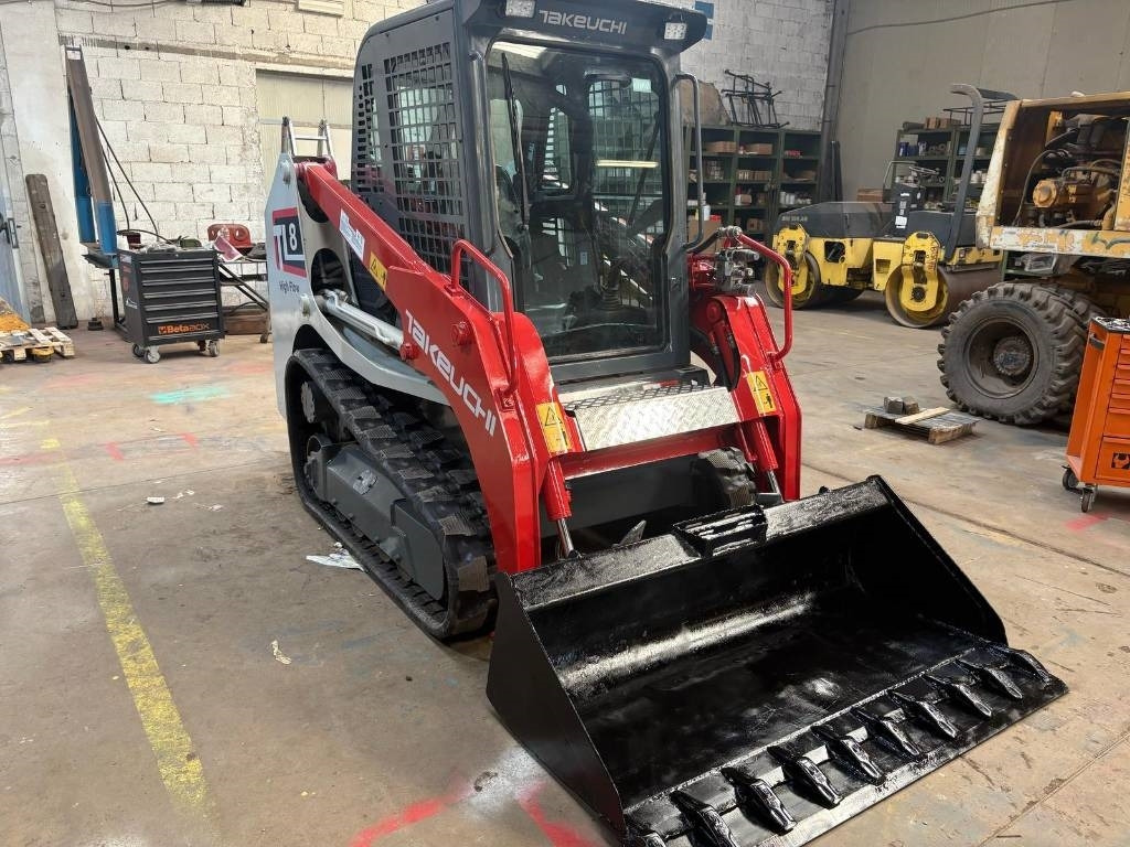 Takeuchi TL 8 - Компактен натоварувач: слика 2 Takeuchi TL 8 - Компактен натоварувач: слика 2