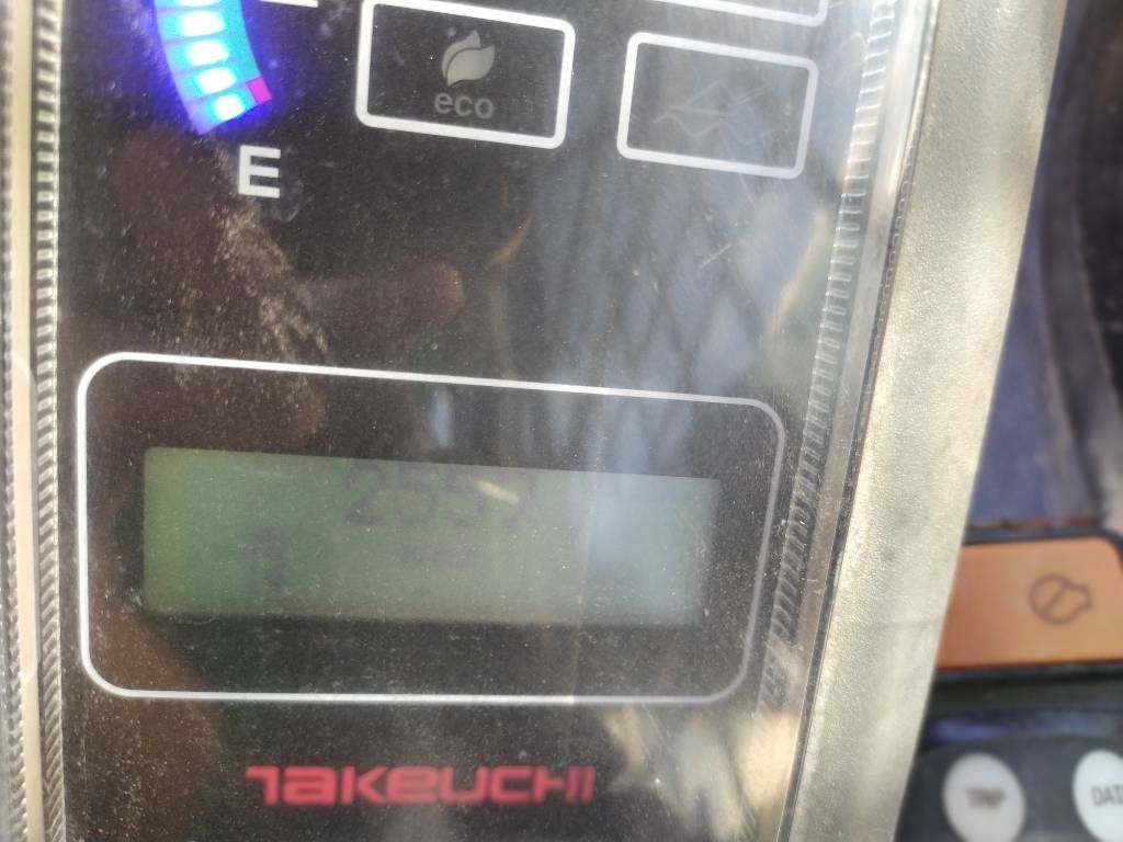 Takeuchi TL 8 - Компактен натоварувач: слика 5 Takeuchi TL 8 - Компактен натоварувач: слика 5