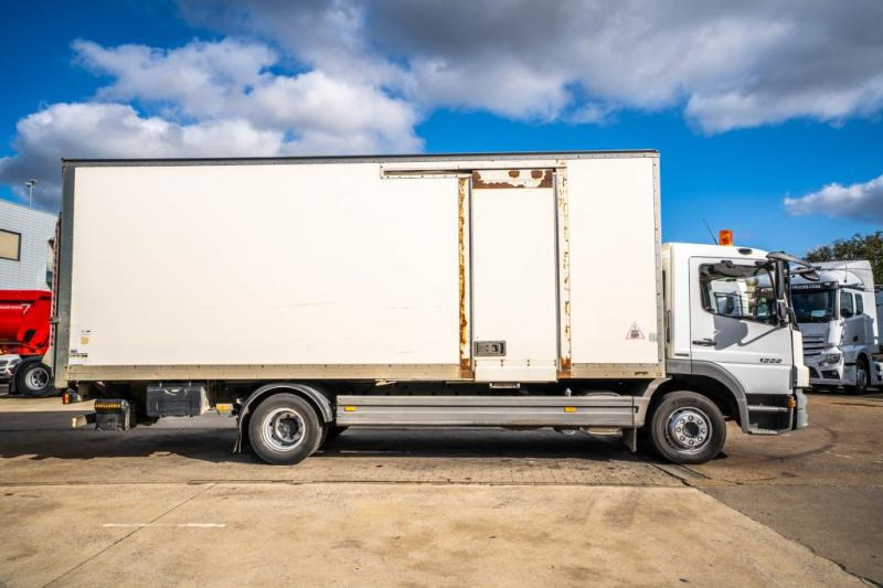 Mercedes ATEGO 1222 + D'HOLLANDIA 1.5T - Камион сандучар: слика 3 Mercedes ATEGO 1222 + D'HOLLANDIA 1.5T - Камион сандучар: слика 3