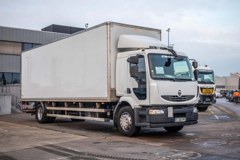 Renault MIDLUM 270 DXI (18t.)+DHOLLANDIA 2T. - Камион сандучар: слика 2 Renault MIDLUM 270 DXI (18t.)+DHOLLANDIA 2T. - Камион сандучар: слика 2