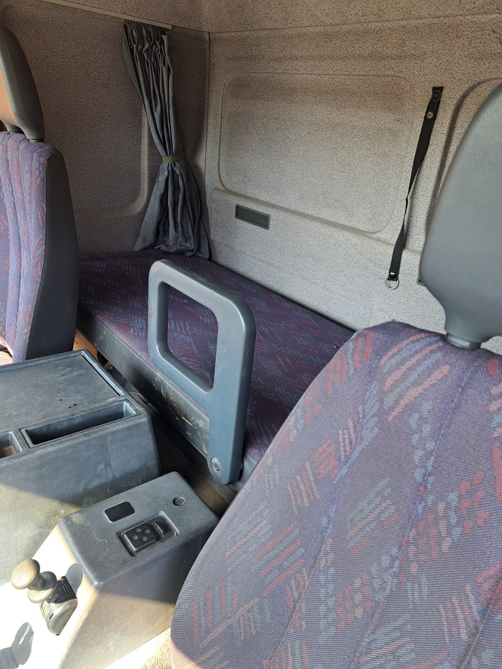 MERCEDES-BENZ 1823 - Автотранспортен камион: слика 5 MERCEDES-BENZ 1823 - Автотранспортен камион: слика 5