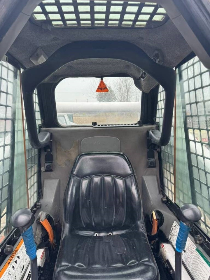 Bobcat S 300 - Компактен натоварувач: слика 2 Bobcat S 300 - Компактен натоварувач: слика 2