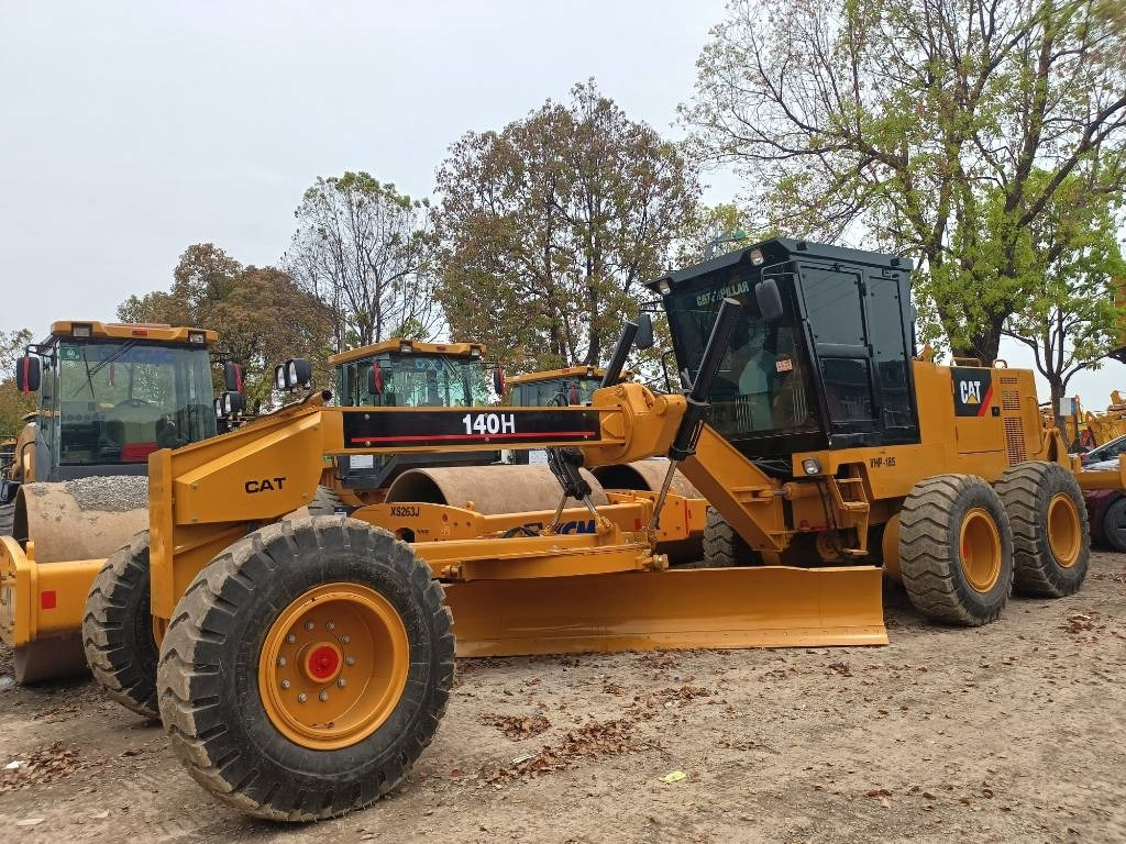 CAT 140 - Багер гасеничар: слика 1 CAT 140 - Багер гасеничар: слика 1