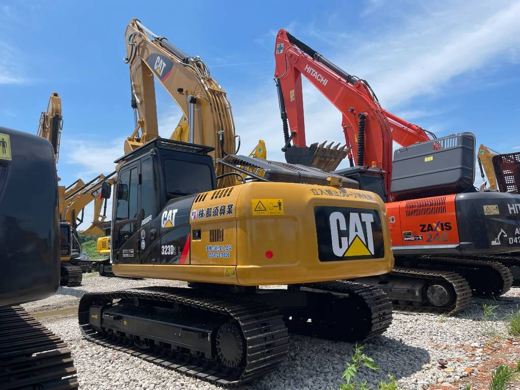 CAT 323D2 - Багер гасеничар: слика 1 CAT 323D2 - Багер гасеничар: слика 1