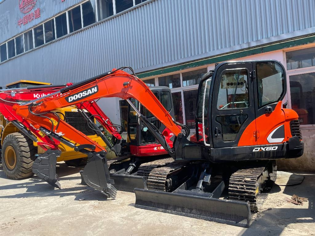 Doosan DX 60 - Мини багер: слика 1 Doosan DX 60 - Мини багер: слика 1
