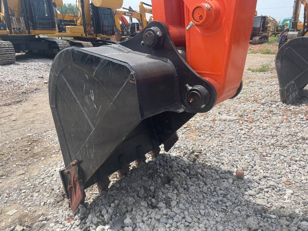 Hitachi ZX 200 - Багер гасеничар: слика 3 Hitachi ZX 200 - Багер гасеничар: слика 3