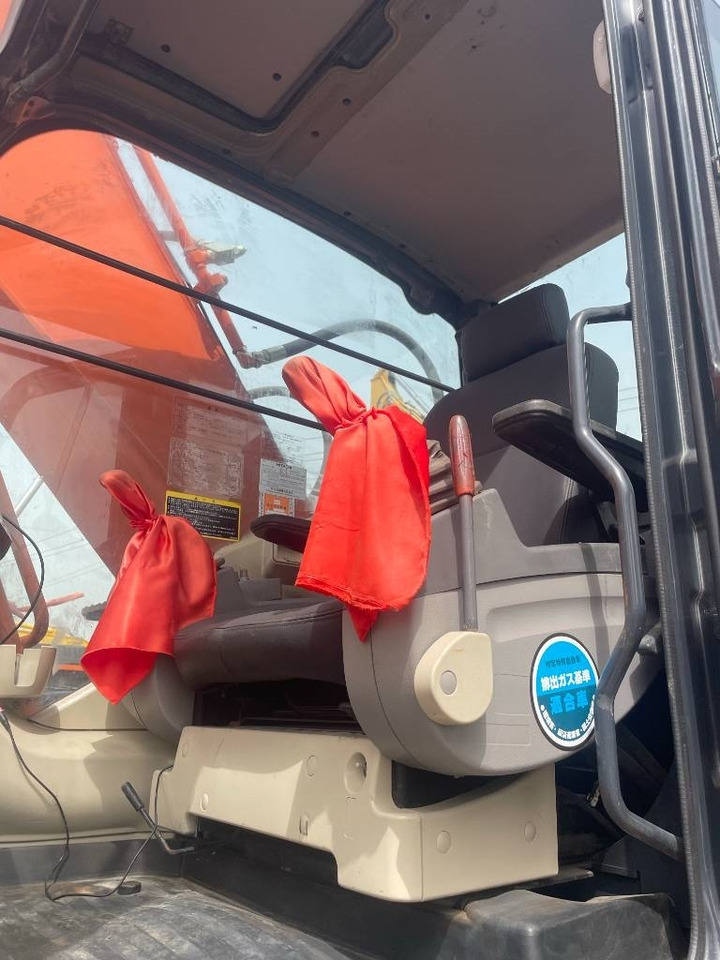 Hitachi ZX 240 - Багер гасеничар: слика 4 Hitachi ZX 240 - Багер гасеничар: слика 4