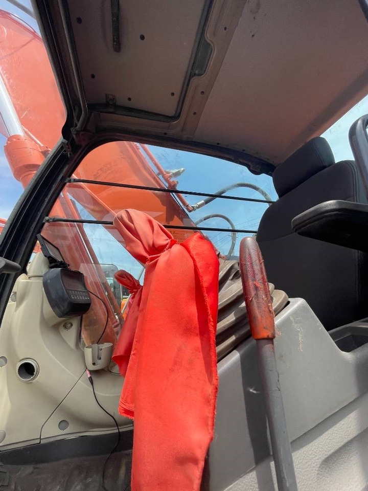 Hitachi ZX 240 - Багер гасеничар: слика 2 Hitachi ZX 240 - Багер гасеничар: слика 2