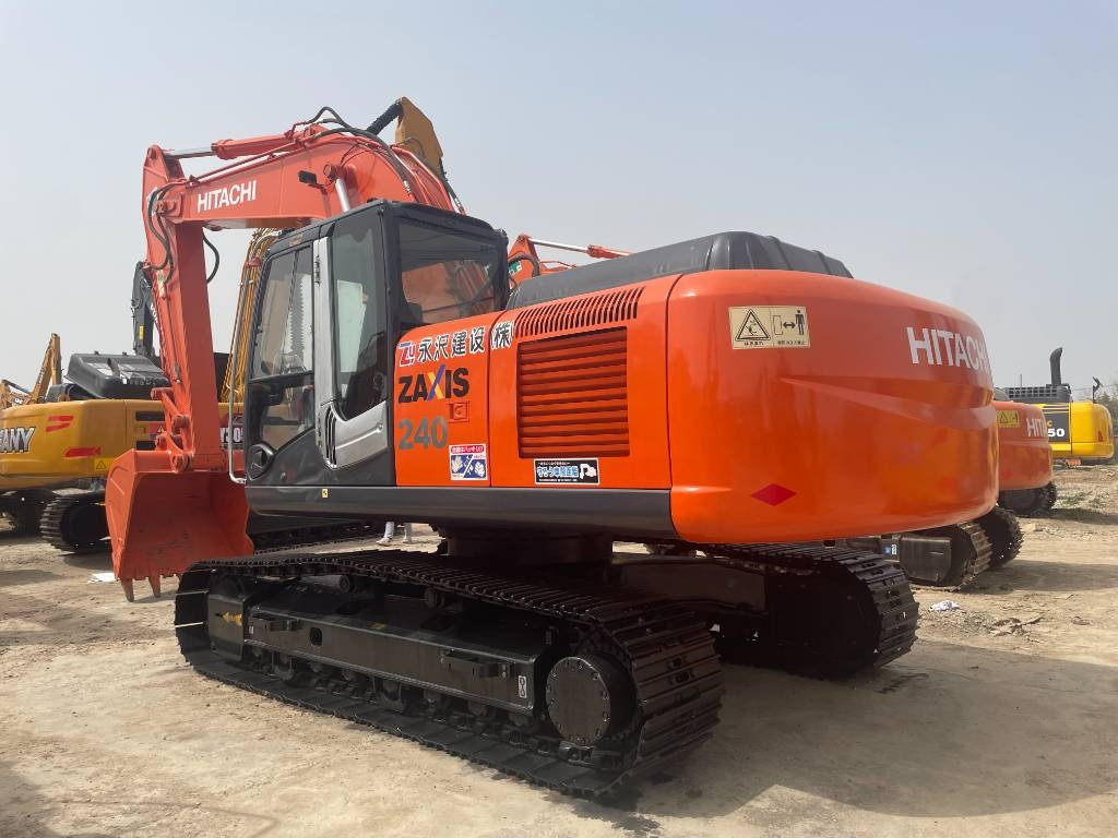 Hitachi ZX 240 - Багер гасеничар: слика 1 Hitachi ZX 240 - Багер гасеничар: слика 1