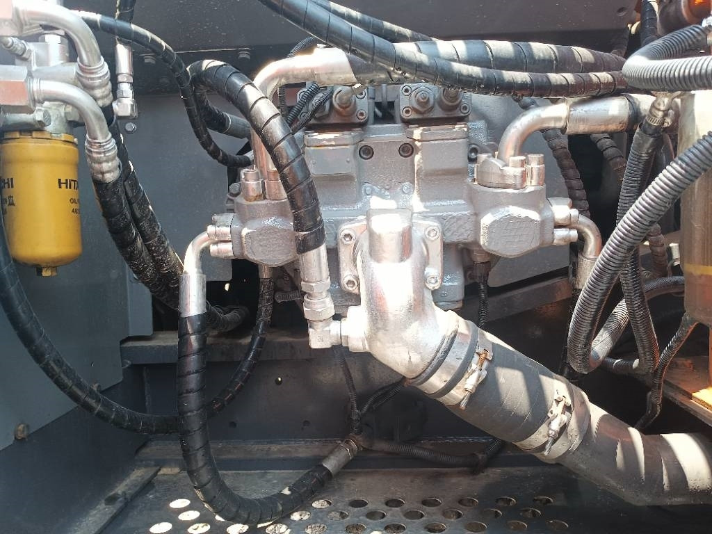Hitachi ZX 240 - Багер гасеничар: слика 5 Hitachi ZX 240 - Багер гасеничар: слика 5