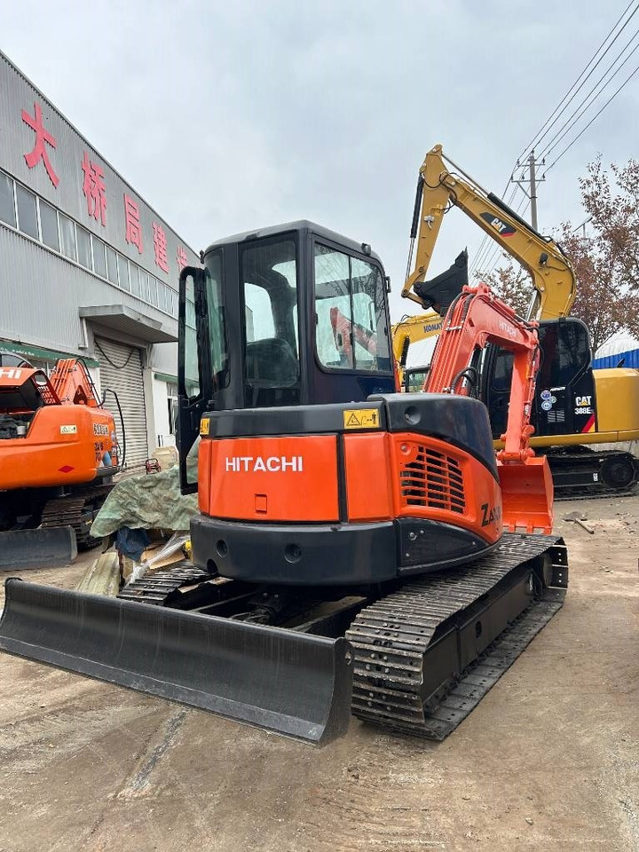 Hitachi ZX 50 U - Мини багер: слика 1 Hitachi ZX 50 U - Мини багер: слика 1
