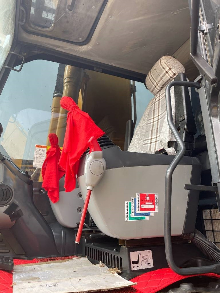 Komatsu PC 200 - Багер гасеничар: слика 4 Komatsu PC 200 - Багер гасеничар: слика 4