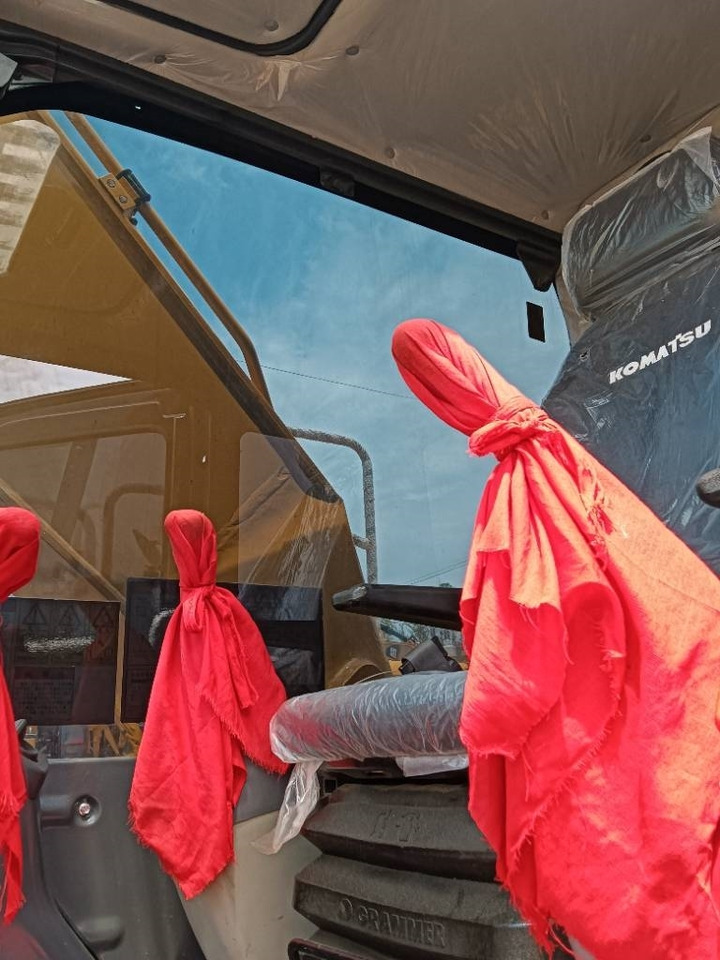 Komatsu PC 210  - Багер гасеничар: слика 4 Komatsu PC 210  - Багер гасеничар: слика 4