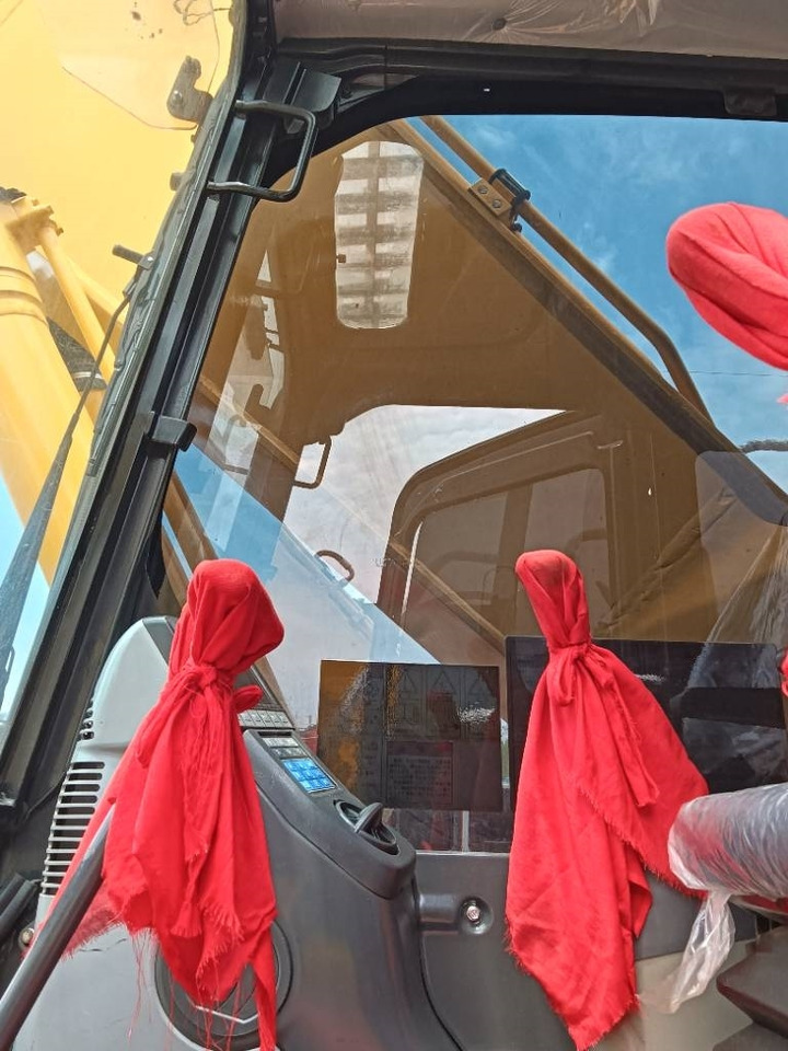 Komatsu PC 210  - Багер гасеничар: слика 5 Komatsu PC 210  - Багер гасеничар: слика 5