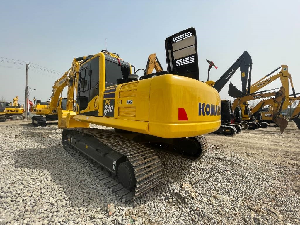 Komatsu PC 240 - Багер гасеничар: слика 2 Komatsu PC 240 - Багер гасеничар: слика 2