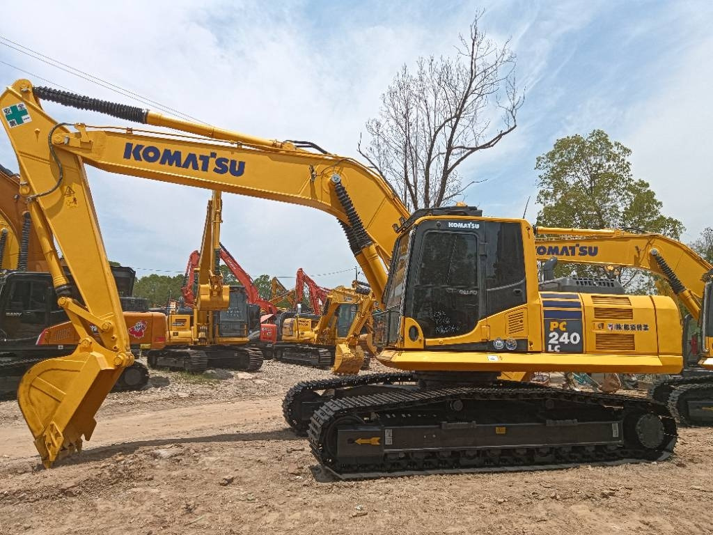 Komatsu PC 240  - Багер гасеничар: слика 1 Komatsu PC 240  - Багер гасеничар: слика 1