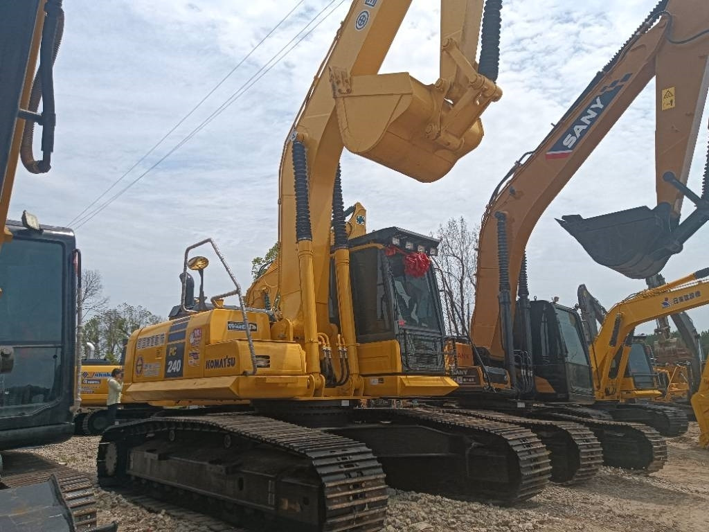 Komatsu PC 240 - Багер гасеничар: слика 3 Komatsu PC 240 - Багер гасеничар: слика 3
