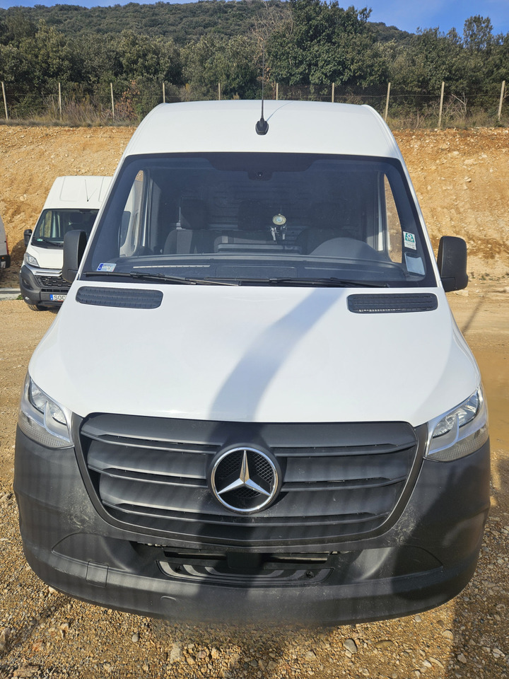 Mercedes-Benz Mercedes-Benz Sprinter L2H2 907 315 CDI - Комбе фургон: слика 2 Mercedes-Benz Mercedes-Benz Sprinter L2H2 907 315 CDI - Комбе фургон: слика 2