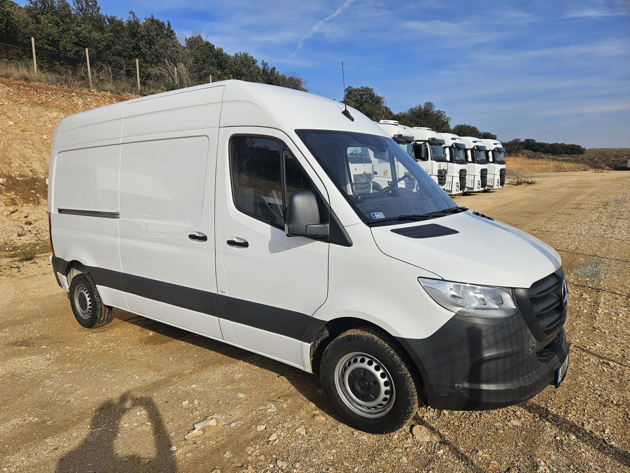 Mercedes-Benz Mercedes-Benz Sprinter L2H2 907 315 CDI - Комбе фургон: слика 1 Mercedes-Benz Mercedes-Benz Sprinter L2H2 907 315 CDI - Комбе фургон: слика 1